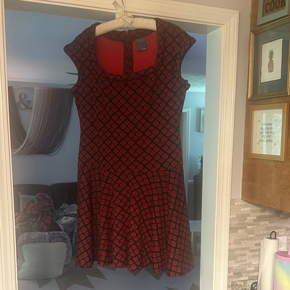 Gabby Skye Red and Black Geometric Mini Dress